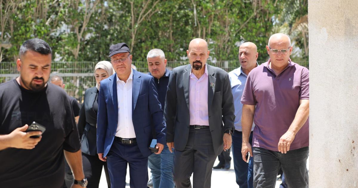 تفقد مخيمي طولكرم ونور شمس.. أبو هولي: حماية المخيمات وتمكين "الأونروا" من عملها أولوية وطنية حتى تنفيذ القرار 194