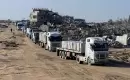 شاحنات تحمل مساعدات تدخل قطاع غزة