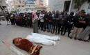 تجمع المشيعون لتوديع جثامين ثلاثة فلسطينيين في مستشفى الشفاء بمدينة غزة، في 30 أبريل/نيسان 2026. قُتل الثلاثة وأُصيب آخرون في غارة إسرائيلية استهدفت حي الزيتون، جنوب غزة. صورة: بلال أسامة