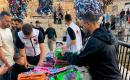 توزيع ألعابا وهدايا على الأطفال عند بوابات المسجد الأقصى  ..jpg