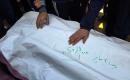 ودّع فلسطينيون جثماني فلسطينيين اثنين استُشهدا في غارة إسرائيلية استهدفت سيارة شرطة في خان يونس جنوب قطاع غزة في 10 مايو/أيار 2026. (صورة: طارق محمد)