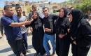 الفلسطينيون ينعون جثمان رأفت بريكا، 42 عامًا، الذي استشهد بنيران الجيش الإسرائيلي أثناء رعيه الأغنام قرب الخط الأصفر جنوب خان يونس في جنوب قطاع غزة، في 22 مايو/أيار 2026. صورة: طارق محمد