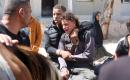 مشيعون يحملون جثمان رجل فلسطيني خلال جنازته في مدينة غزة في 4 مايو/أيار 2026، بعد استشهاده في غارة جوية إسرائيلية استهدفت مجموعة من الأشخاص في شارع 10، جنوب حي الزيتون. صورة: بلال أسامة