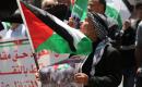 تجمع فلسطينيون في مدينة نابلس، 11 مايو/أيار 2026، حاملين الأعلام الوطنية، خلال فعالية لإحياء  الذكرى الثامنة والسبعين للنكبة، التي يستذكر فيها الفلسطينيون تهجير مئات الآلاف من ديارهم عام 1948 عقب قيام دولة إسرائيل.(صورة: محمد ناصر)