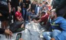 غزة: فلسطينيون يشيعون جثامين عدد من رجال الشرطة الذين قضوا في غارة إسرائيلية استهدفت منطقة التوام شمال قطاع غزة، وذلك داخل مستشفى الشفاء، بتاريخ 23 مايو/أيار 2026.تصوير : بلال أسامة