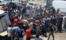 تجمّع فلسطينيون في موقع غارة إسرائيلية استهدفت سيارة مدنية في شارع الجلاء بمدينة غزة، في 20 يوليو/تموز 2026.صورة: محمد صالحة