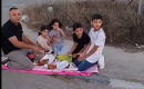 اضطر المواطن الفلسطيني حنظلة عيسى، اليوم، إلى لقاء أطفاله على الطرف الآخر من حاجز بيت إكسا
