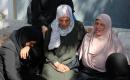 ودّع المشيّعون جثامين سبعة فلسطينيين قُتلوا في غارة جوية إسرائيلية على مقهى في ميناء غزة في اليوم السابق، وذلك خلال جنازتهم في مستشفى الشفاء بمدينة غزة، في 19 أغسطس/آب 2026.