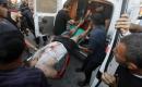 إجلاء جرحى فلسطينيين وانتشال جثث من موقع غارة جوية إسرائيلية استهدفت خيمة تأوي نازحين في شارع الثورة بمدينة غزة في 2 أغسطس/آب 2026. (صورة: بلال أسامة)