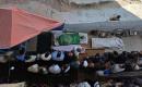 فلسطينيون يحضرون جنازة ثلاثة أشخاص في خان يونس، جنوب قطاع غزة، في 25 أغسطس/آب 2026.. تصوير: طارق محمد