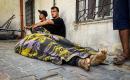 يحمل فلسطينيون جثتي شخصين إلى مستشفى الشفاء في مدينة غزة في 29 سبتمبر/أيلول 2026، عقب غارة إسرائيلية على مخيم حلاوة في جباليا.صورة: أحمد الشوا