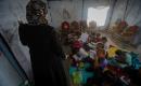 أطفال فلسطينيون يحضرون درساً داخل خيمة تعليمية مؤقتة، جالسين على الأرض في غرب مدينة غزة، في 20 سبتمبر/أيلول 2026.صورة: بلال أسامة