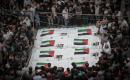 فلسطينيون يشاركون في جنازة عشرة من أفراد عائلة الثوابتة في مخيم البريج للاجئين وسط قطاع غزة، في 29 سبتمبر/أيلول 2026، بعد انتشال جثامينهم.(صورة: معز صالحي)