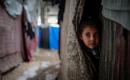 أطفال فلسطينيون نازحون يمارسون أنشطتهم اليومية في مدينة غزة، في 12 أكتوبر/تشرين الأول 2026. (تصوير: بلال أسامة)