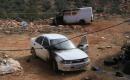 يتفقد سكان فلسطينيون مركبات أضرم فيها مستوطنون يهود النار في قرية عقربة، جنوب نابلس، بالضفة الغربية، في 6 أكتوبر/تشرين الأول 2026. صورة: محمد ناصر