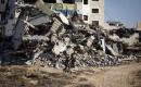 خيام لإيواء فلسطينيين نازحين تنتشر بجوار مبانٍ مدمرة في مدينة غزة، في الذكرى الثالثة لاندلاع الحرب، 7 أكتوبر/تشرين الأول 2026. تصوير: بلال أسامة.