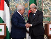     الرئيس الفلسطيني محمود عباس يلتقي الرئيس الجزائري عبد المجيد تبون في الجزائر