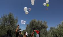 فلسطينيون من وحدة أبناء الزواري يطلقون البالونات الحارقة بالقرب من الحدود الشرقية لقطاع غزة 9