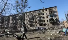 مبنى سكني تضرر جراء الحرب الروسية على أوكرانيا (رويترز).webp