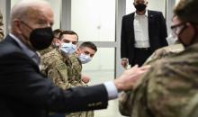 يلتقي الرئيس الأميركي جو بايدن مع أفراد الخدمة من الفرقة 82. رزيسزو جنوب شرق بولندا. 25 آذار/ مارس 2022. (أ ف ب)