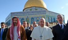 البابا فرنسيس في الحرم القدس، أيار 2014 (Getty Images).jpg