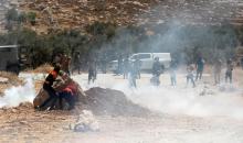 مواجهات بين الشبان وقوات الاحتلال خلال مسيرة ضد الاستيطان في قرية المغير شرق رام الله.jpg
