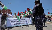 وقفة في بيت لحم تزامنًا مع زيارة بايدن تنديدًا بالمواقف الأميركية المنحازة للاحتلال وللتذكير بقضية شيرين أبو عاقلة .. تصوير ..  الفرنسية 4.jpg