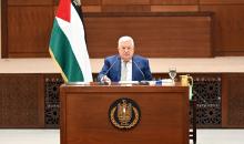 الرئيس محمود عباس خلال ترؤسه اجتماعا للقيادة الفلسطينية.jpg