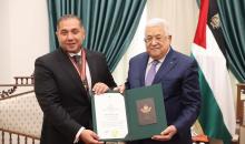 الرئيس محمود عباس يمنح السفير المصري طارق طايل وسام نجمة القدس من وسام القدس.jfif