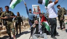 فلسطينيون يشاركون في مسيرة ضد الاستيطان في قرية يطا جنوب مدينة الخليل 10.jpg