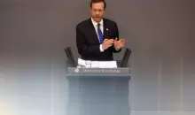 الرئيس الإسرائيلي إسحق هرتزوج يلقي خطابا أمام البرلمان الألماني (البوندستاج) ببرلين سبتمبر أيلول 2022. تصوير: فابريتسيو بنش - رويترز