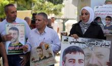 وقفة تضامنية مع الأسرى المضربين عن الطعام و الاسير المريض ناصر ابوحميد في سجون الاحتلال.jpg