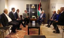 نيويورك - الرئيس محمود عباس أثناء لقاء أعضاء من الكونجرس الفلسطيني في أمريكا.jpg