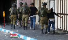 مواجهات بين المتظاهرين الفلسطينيين وقوات الاحتلال الإسرائيلي في الخليل عقب مسيرة ضد استشهاد عدي التميمي.jpg