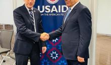 حسين الشيخ خلال زيارة إلى مقر الوكالة الأمريكية للتنمية الدولية (USAID).jpg