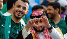 فرحة السعوديين في ملعب لوسيل القطري .. تصوير (الفرنسية) 8.jpg