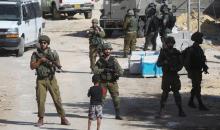 جرافات الاحتلال تهدم مبنى فلسطيني من ثلاثة طوابق في مدينة الخليل.jpg