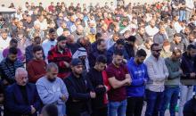 مواطنون يؤدون صلاة الجمعة في رحاب المسجد الاقصى ..تصوير (وفا) 4.jpg