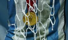 ميدالية ذهبية على قميص منتخب الأرجنتين لكرة القدم بعد تتويجه بطلا لكأس العالم 2022 في قطر. (رويترز).jpeg