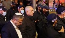 بنيامين نتنياهو يتفقد مكان عملية القدس.. تصوير (الفرنسية).jpg