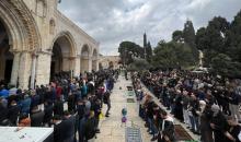 سبعون  يؤدون صلاة الجمعة في الأقصى  ومساجد فلسطين تقيم صلاة الغائب   8.jpg