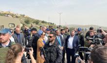 بن غفير وأعضاء حزبه يصلون إلى بؤرة افيتار.jpg