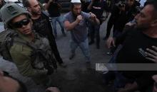مستوطن يهاجم مجموعة من المواطنين في بلدة حوارة 11.jpg