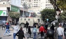 مواطنون يتصدون لقوات الاحتلال خلال اقتحامها مدينة نابلس 7.jpg