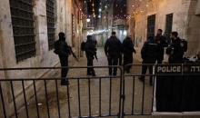 انتشار قوات الشرطة الإسرائيلية في باب السلسلة أحد الأبواب المؤدية للمسجد الأقصى  - الفرنسية 6.jpg