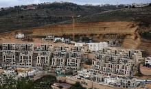 عمال بناء في مستوطنة