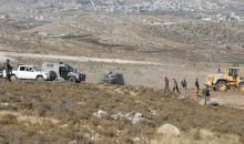 مستوطنون يجرفون 15 دونما وينصبون خياما في منطقة خلة طه جنوب غرب الخليل (تصوير - مشهور وحواح-وفا).jfif
