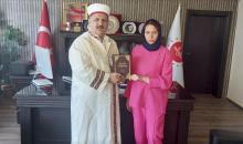 سيدة أوكرانية تعيش في تركيا تعتنق الإسلام.jpg