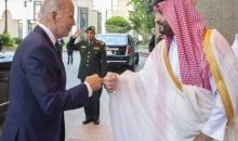 بايدن وبن سلمان في جدة، منتصف العام الماضي (Getty Images).jpg