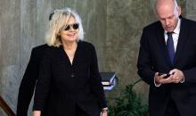 بهاراف ميارا في مكتب رئيس الحكومة، قبل أسبوعين (Getty Images).jpg
